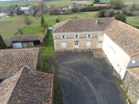 Très Belle Maison et Corps de Ferme près de Villefagnan