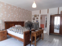 Belle Maison De Village avec 5 Chambres, Proche Commerces