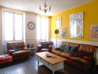 Belle Maison De Village avec 5 Chambres, Proche Commerces