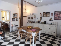 Belle Maison De Village avec 5 Chambres, Proche Commerces