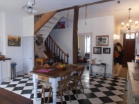Belle Maison De Village avec 5 Chambres, Proche Commerces