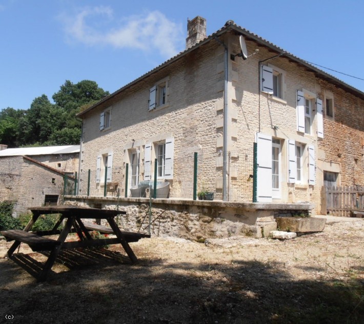 Belle Maison Ancienne Rénovée En Bordure De La Charente