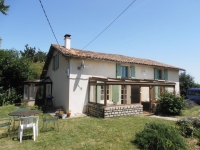 Jolie Maison De Campagne Avec Un Beau Jardin