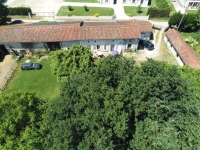 Ancienne Ferme avec Grand Terrain près de Civray