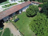 Ancienne Ferme avec Grand Terrain près de Civray