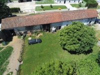 Ancienne Ferme avec Grand Terrain près de Civray