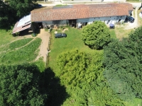 Ancienne Ferme avec Grand Terrain près de Civray