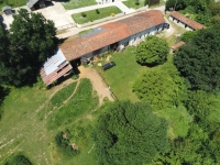 Ancienne Ferme avec Grand Terrain près de Civray