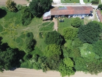 Ancienne Ferme avec Grand Terrain près de Civray