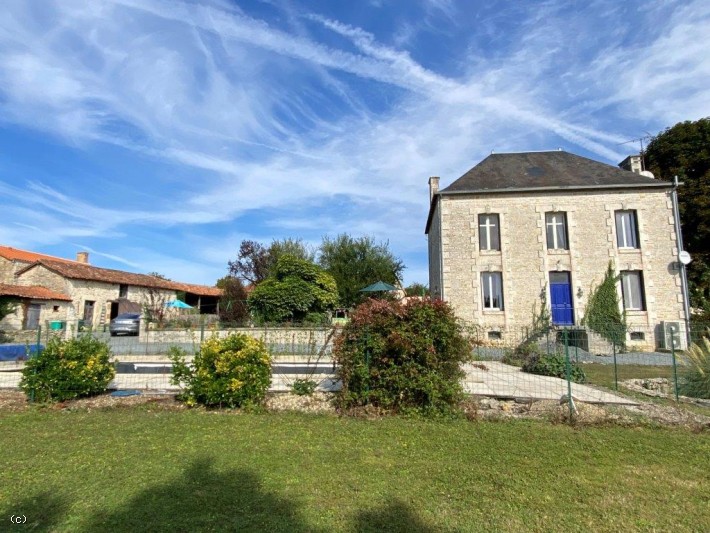 Countryside Maison de Maitre / Manor House with Pool - Near Civray