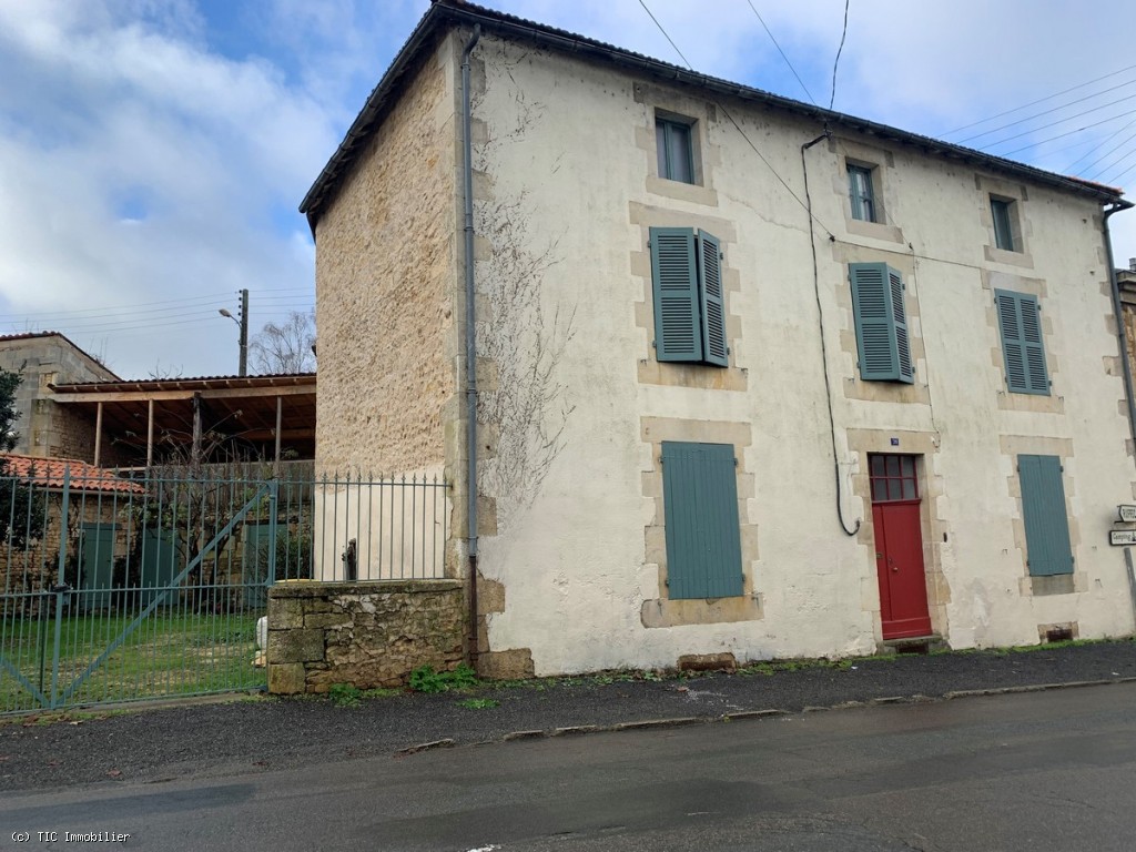 Beautiful Town House - Great Potential for Chambres d'Hôtes