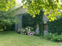 Magnifique Aumônerie avec dépendances et beau jardin Bordure Rivière