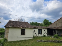 Ensemble Immobilier de Charme avec Maison Principale, Gîte, et Piscine