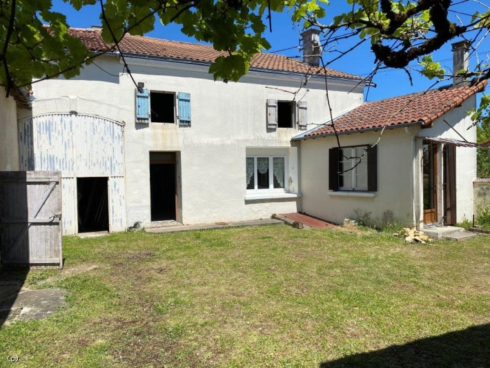 House to Renovate with 2 Bedrooms, Courtyard, Barn and Small House - Near Ruffec