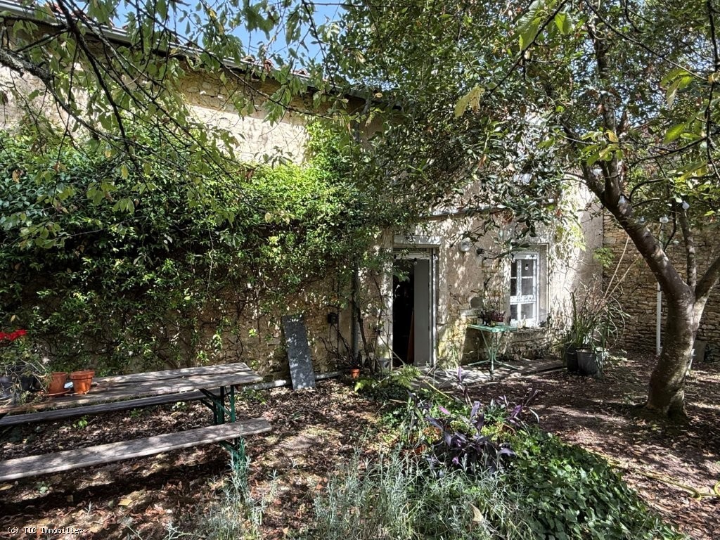 Jolie Maison De Ville Avec 2 Chambres Et Belle Cour Fermée
