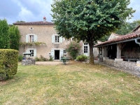 Jolie Maison De Campagne Avec Une Grange et Jardin