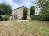 Jolie Maison De Campagne Avec Une Grange et Jardin